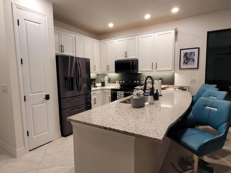 Blue Door Retreat - Luxury Pool Home - Sleeps 8 Cape Coral Exterior foto
