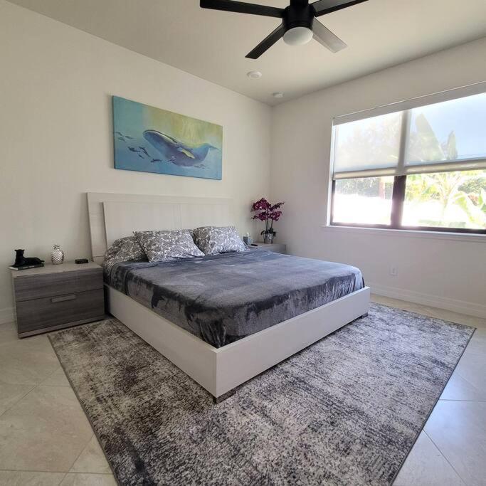 Blue Door Retreat - Luxury Pool Home - Sleeps 8 Cape Coral Exterior foto
