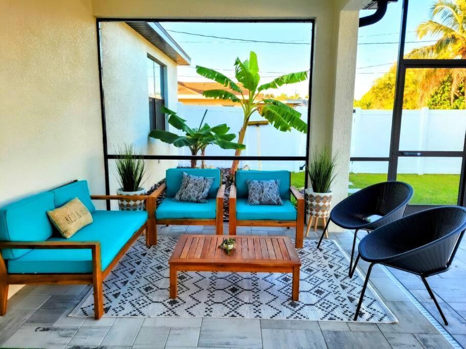 Blue Door Retreat - Luxury Pool Home - Sleeps 8 Cape Coral Exterior foto