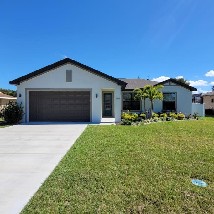 Blue Door Retreat - Luxury Pool Home - Sleeps 8 Cape Coral Exterior foto