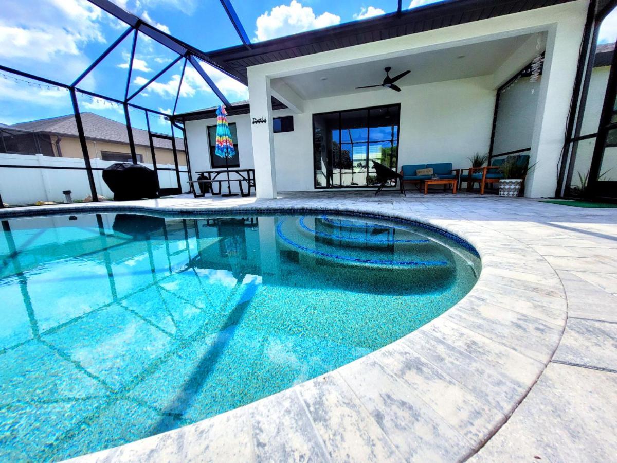 Blue Door Retreat - Luxury Pool Home - Sleeps 8 Cape Coral Exterior foto